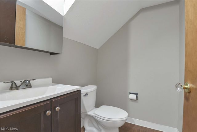 24420 S Oxford Oval, North Olmsted, OH 44070