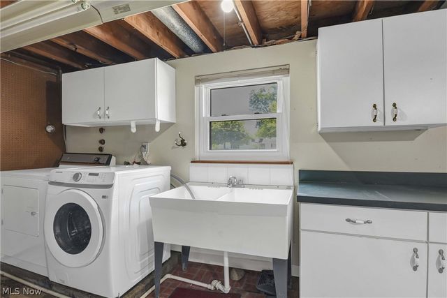 24420 S Oxford Oval, North Olmsted, OH 44070
