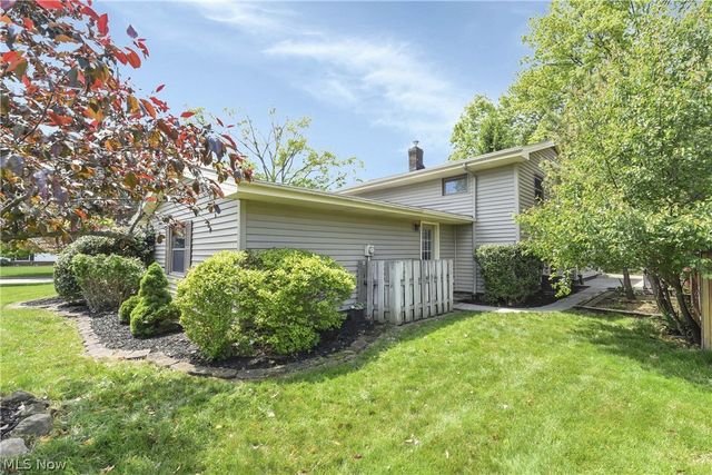 24420 S Oxford Oval, North Olmsted, OH 44070