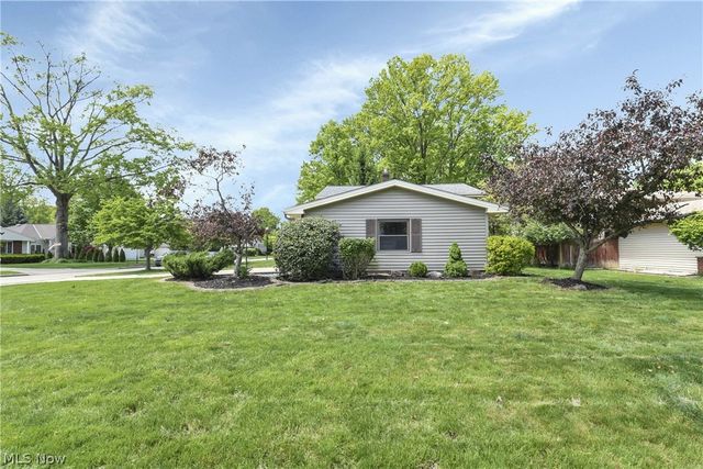 24420 S Oxford Oval, North Olmsted, OH 44070