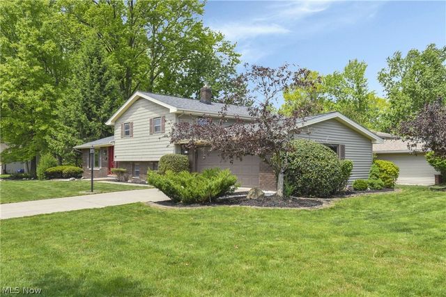 24420 S Oxford Oval, North Olmsted, OH 44070