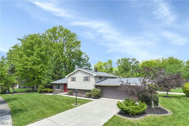 24420 S Oxford Oval, North Olmsted, OH 44070