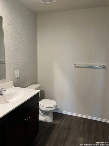 4215 Asher Alley, St Hedwig, TX 78152