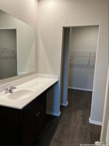 4215 Asher Alley, St Hedwig, TX 78152