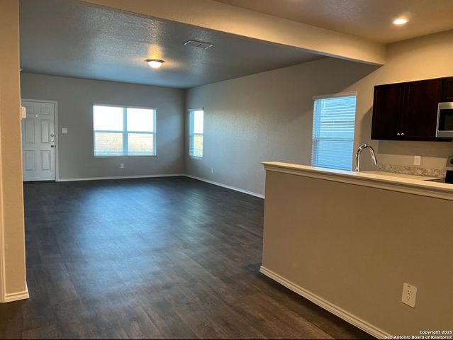 4215 Asher Alley, St Hedwig, TX 78152