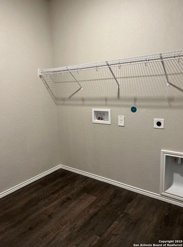 4215 Asher Alley, St Hedwig, TX 78152