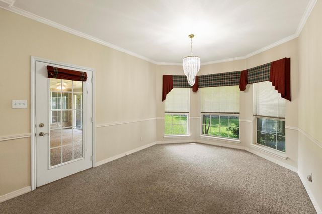 1906 Meadow Ridge DR, Taylor, TX 76574