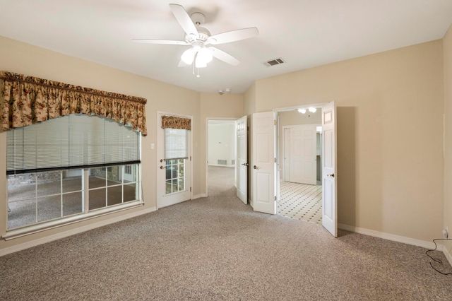 1906 Meadow Ridge DR, Taylor, TX 76574