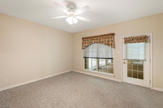 1906 Meadow Ridge DR, Taylor, TX 76574