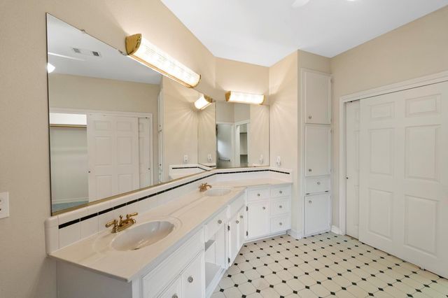 1906 Meadow Ridge DR, Taylor, TX 76574