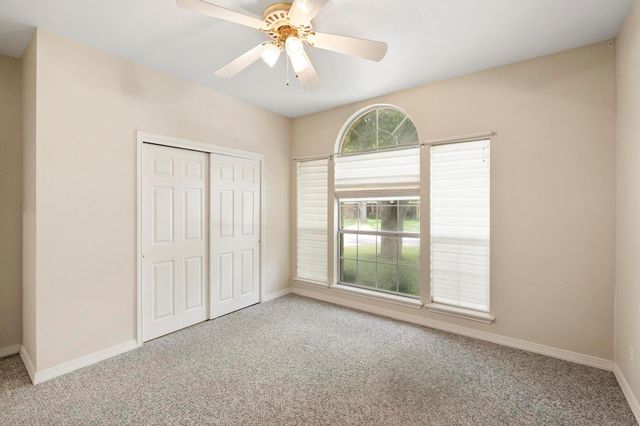 1906 Meadow Ridge DR, Taylor, TX 76574