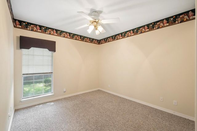 1906 Meadow Ridge DR, Taylor, TX 76574