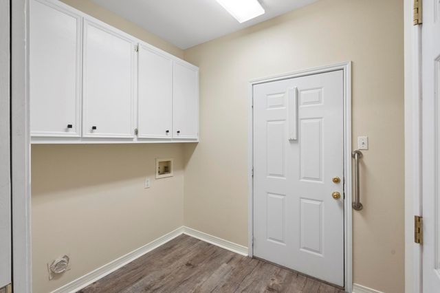 1906 Meadow Ridge DR, Taylor, TX 76574
