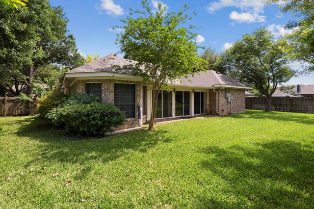 1906 Meadow Ridge DR, Taylor, TX 76574