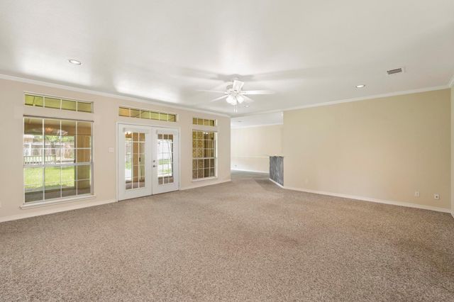 1906 Meadow Ridge DR, Taylor, TX 76574