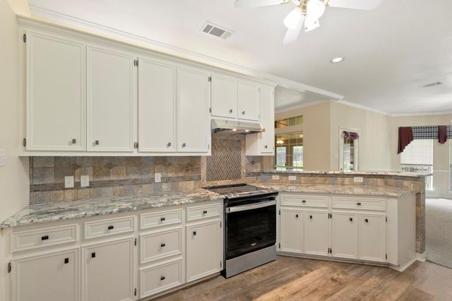 1906 Meadow Ridge DR, Taylor, TX 76574