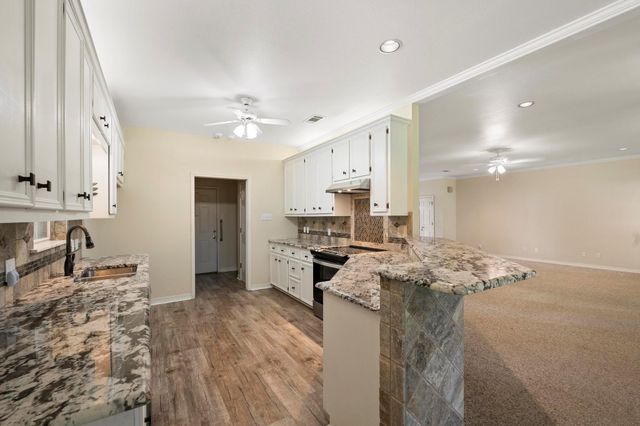 1906 Meadow Ridge DR, Taylor, TX 76574