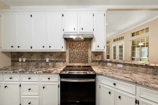 1906 Meadow Ridge DR, Taylor, TX 76574