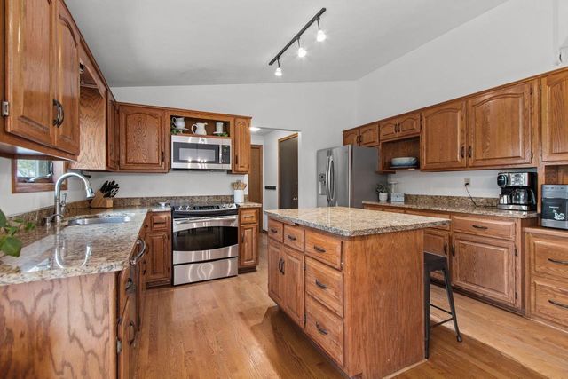 2212 W SENECA DRIVE, Appleton, WI 54914