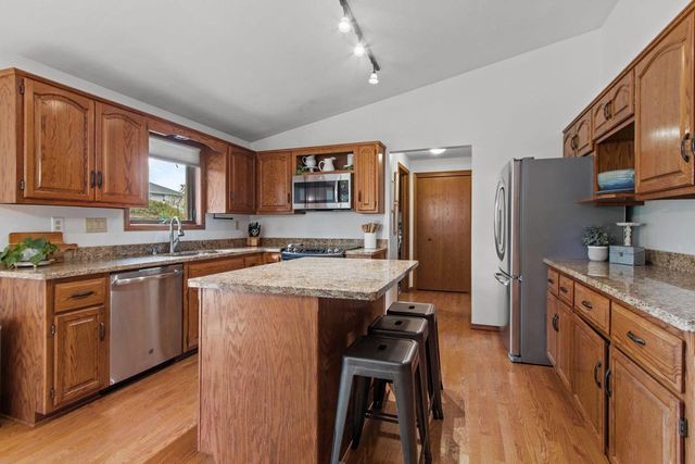 2212 W SENECA DRIVE, Appleton, WI 54914
