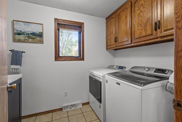 2212 W SENECA DRIVE, Appleton, WI 54914