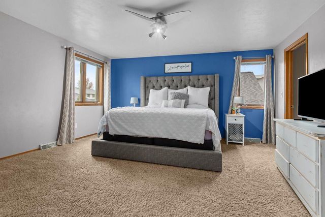 2212 W SENECA DRIVE, Appleton, WI 54914