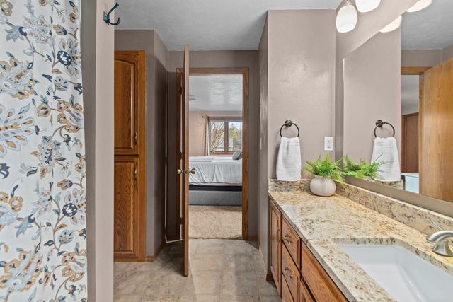 2212 W SENECA DRIVE, Appleton, WI 54914