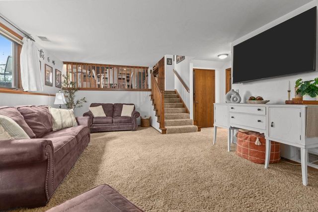 2212 W SENECA DRIVE, Appleton, WI 54914