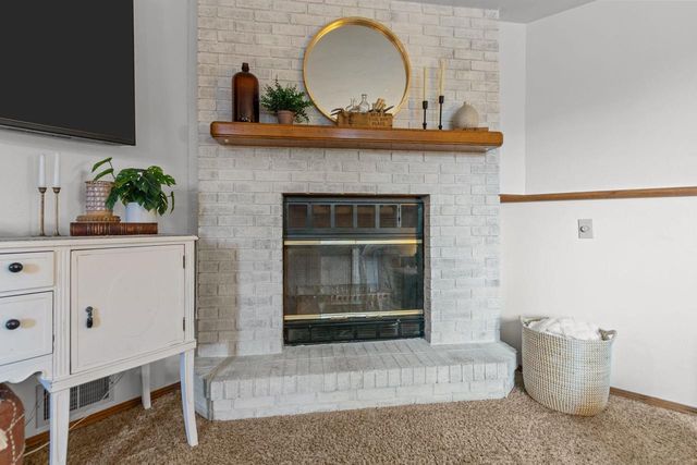 2212 W SENECA DRIVE, Appleton, WI 54914