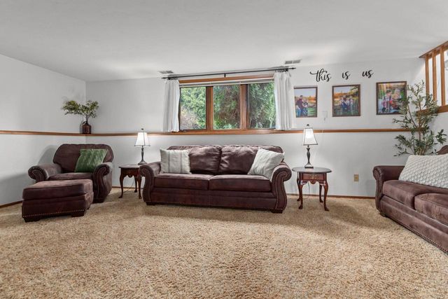 2212 W SENECA DRIVE, Appleton, WI 54914