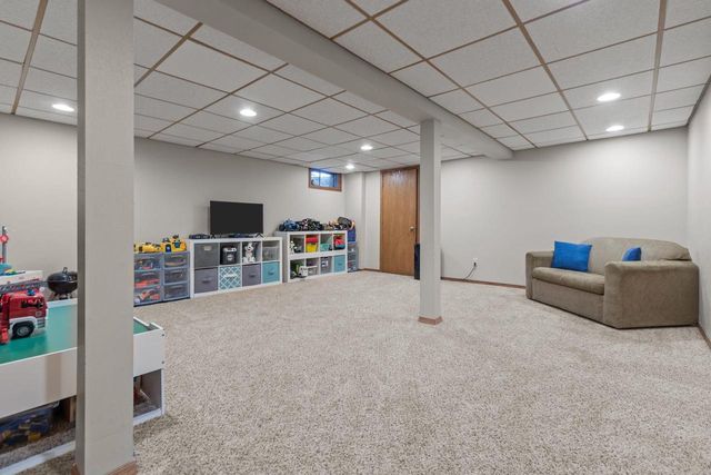 2212 W SENECA DRIVE, Appleton, WI 54914