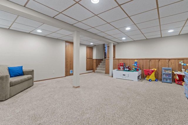 2212 W SENECA DRIVE, Appleton, WI 54914