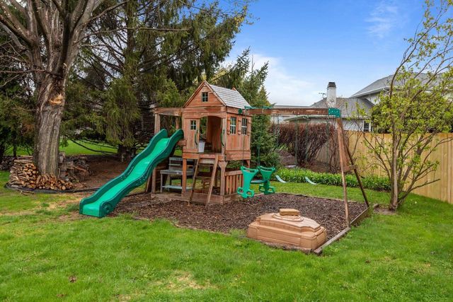 2212 W SENECA DRIVE, Appleton, WI 54914