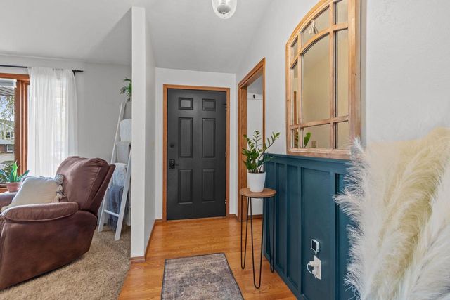 2212 W SENECA DRIVE, Appleton, WI 54914
