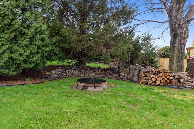 2212 W SENECA DRIVE, Appleton, WI 54914