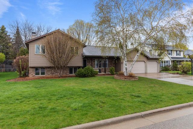 2212 W SENECA DRIVE, Appleton, WI 54914