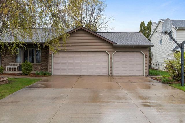 2212 W SENECA DRIVE, Appleton, WI 54914