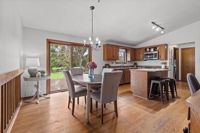 2212 W SENECA DRIVE, Appleton, WI 54914