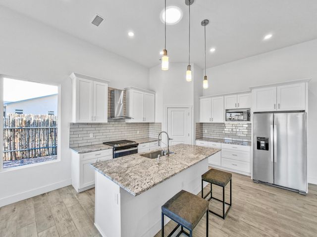 21 Flower Garland Road, Santa Fe, NM 87508