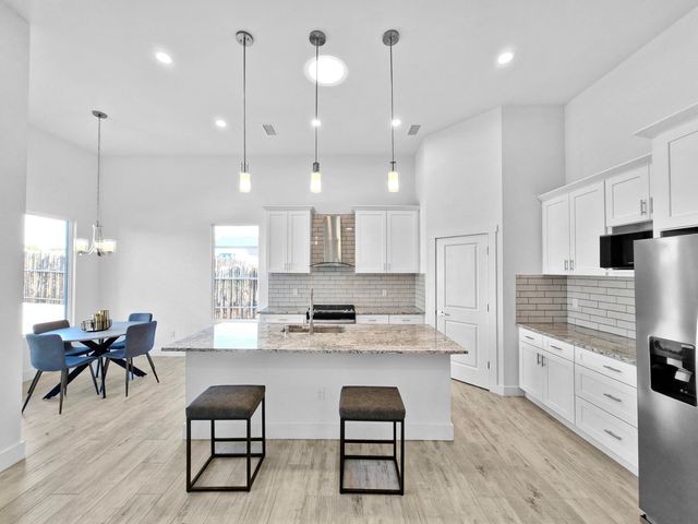 21 Flower Garland Road, Santa Fe, NM 87508
