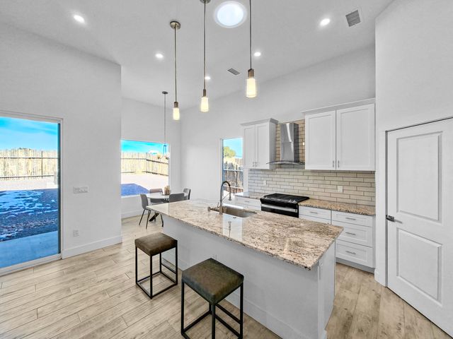 21 Flower Garland Road, Santa Fe, NM 87508