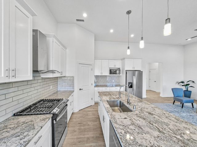 21 Flower Garland Road, Santa Fe, NM 87508
