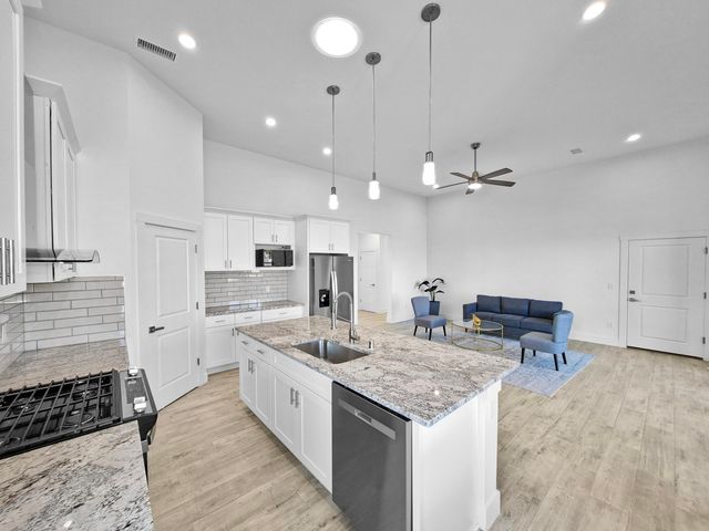 21 Flower Garland Road, Santa Fe, NM 87508