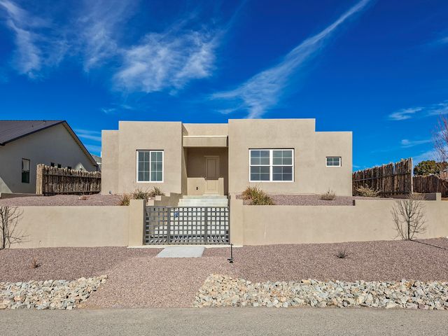 21 Flower Garland Road, Santa Fe, NM 87508