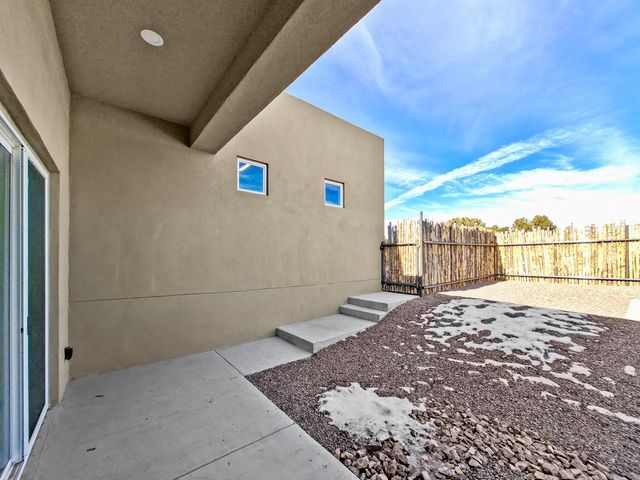 21 Flower Garland Road, Santa Fe, NM 87508