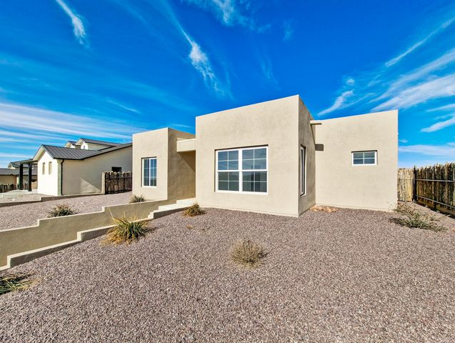 21 Flower Garland Road, Santa Fe, NM 87508