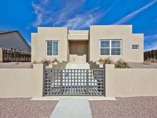 21 Flower Garland Road, Santa Fe, NM 87508