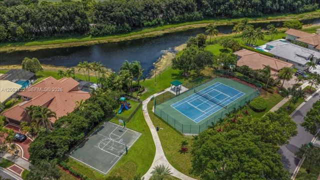 894 Spoonbill Circle, Weston, FL 33326