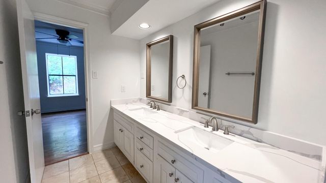 372 Robbins Drive, Houston, TX 77024