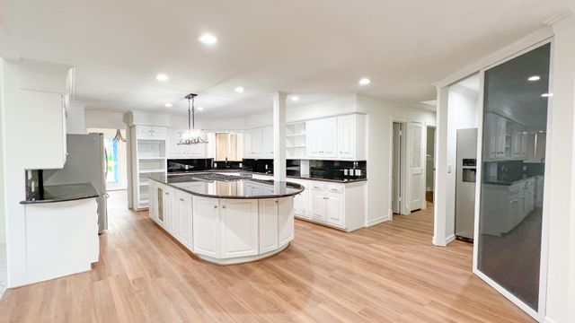 372 Robbins Drive, Houston, TX 77024